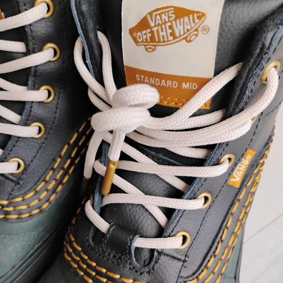 VANS NEW Standard Mid Snow MTE Boots - Picture 11 of 13